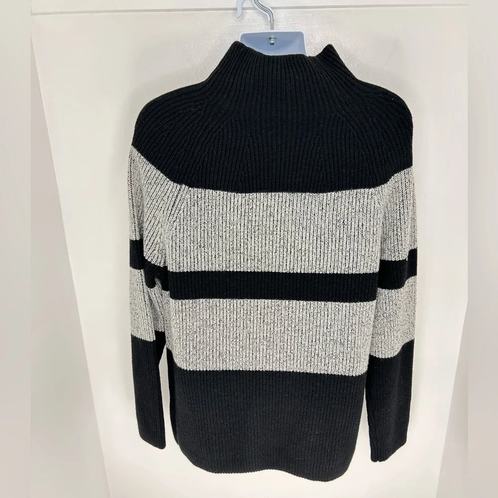 Banana Republic Italian Merino‎ Blend Chest Stripe Sweater Size Large Black Gray